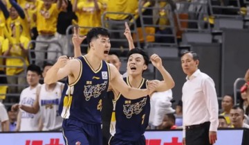 永恒的米乐官网-奇兵！张皓嘉原本并未上场，胡明轩5犯离场后被换上场