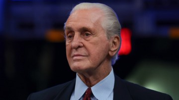 米乐m6官网入口-莱利拒绝摆烂：热火要&amp;quot;拼命&amp;quot;抢球星